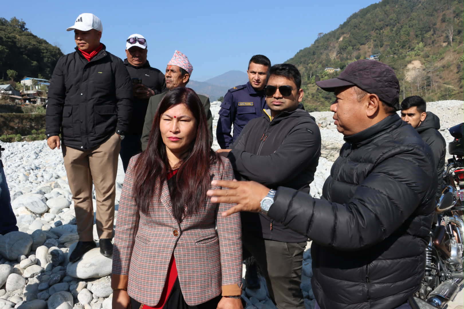 फट्टे पुल निर्माणको बाटो खुल्दै, मन्त्री तामाङसहितको टोलीद्वारा स्थलगत अनुगमन