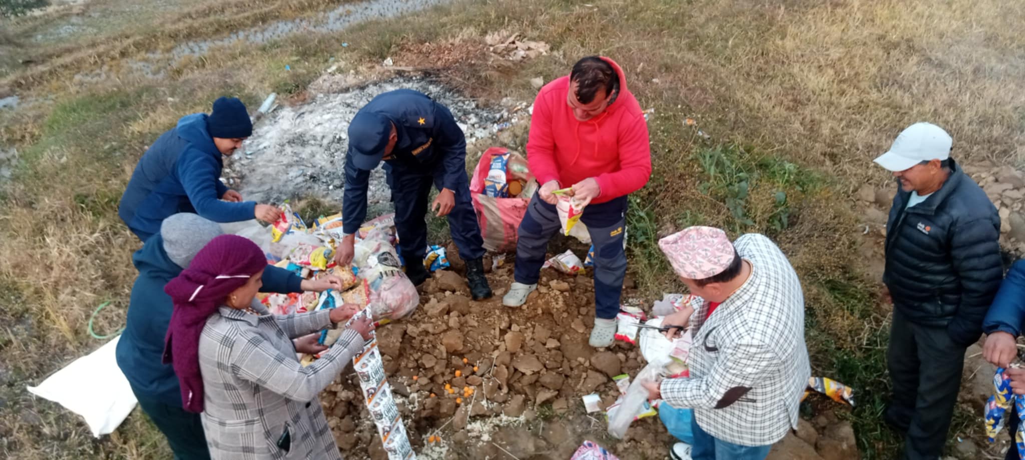 पाँचपोखरी थाङ्पालमा खाद्य सुरक्षा कडाइ : म्याद गुज्रेका सामग्री नष्ट, ९५ प्रतिशत खाद्य वस्तु स्वच्छ